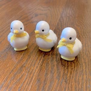 Adorable Vintage Trio of Porcelain Ducks w/ Yellow Ribbon Bows by Midwest Japan